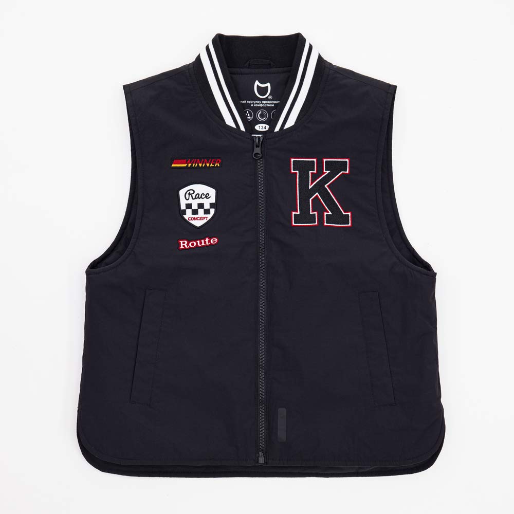 07785007-40 Черная жилетка с нашивками для мальчика, все фото 1