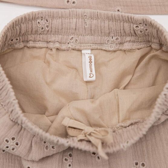 07864087-40 Комплект одежды для девочки (блузка+брюки) бежевый для девочки бежевый фото №4