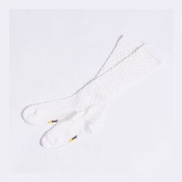 07842274-40 Белые хлопковые гольфы с помпоном MF для девочки белый