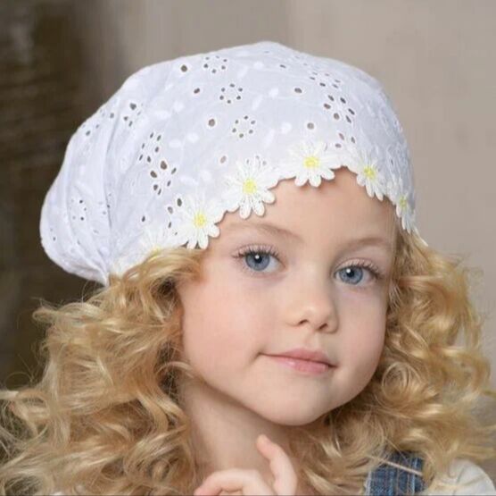 07811706-40 Белая косынка на резинке Ромашки для девочки белый