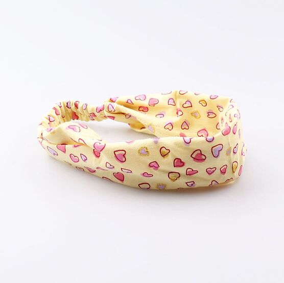 07811245-40 Косынка на резинке Сердечки для девочки желтый