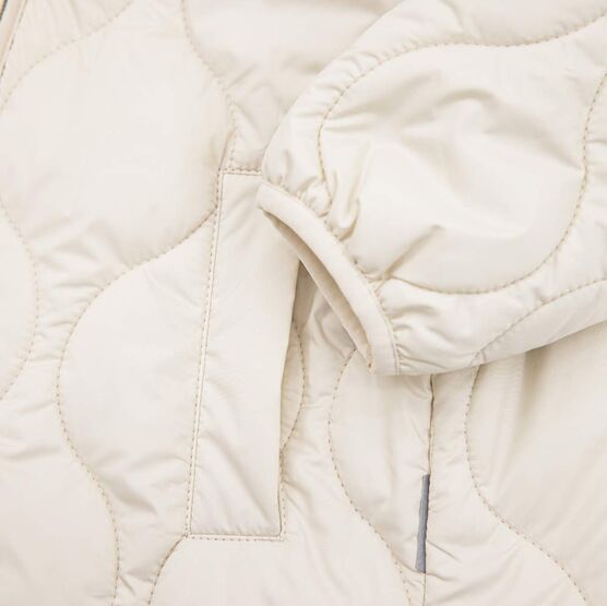 07857074-40 Детская стеганая куртка на весну и осень для девочки бежевый фото №4