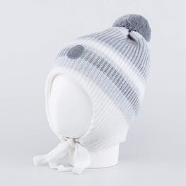 07811388-41 Утепленная шапка на завязках Серые полоски для девочки белый, серый