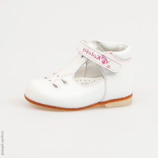 032051-22 Туфли для девочки белый