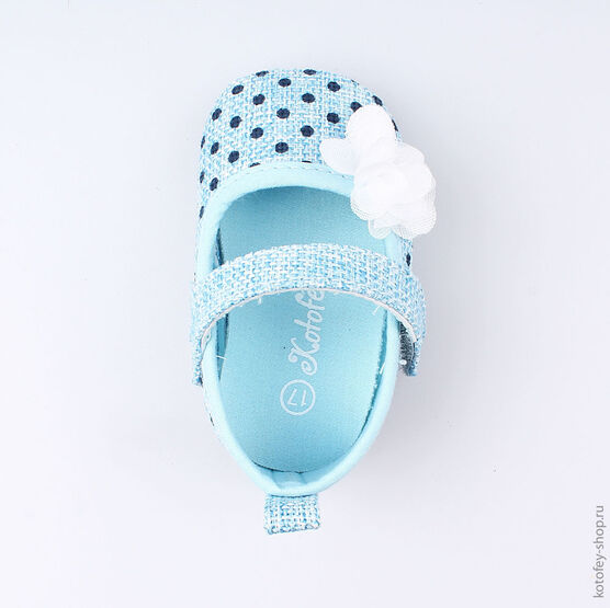 001073-11 Пинетки в виде туфелек с белым цветочком для девочки голубой фото №4